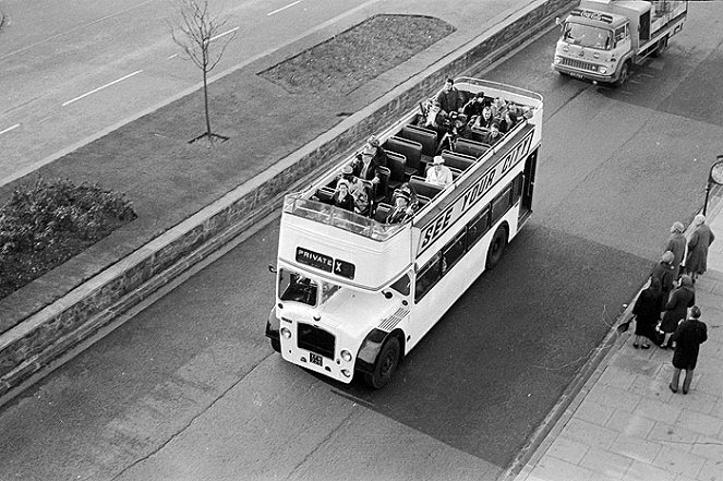 The White Bus - Kuvat elokuvasta