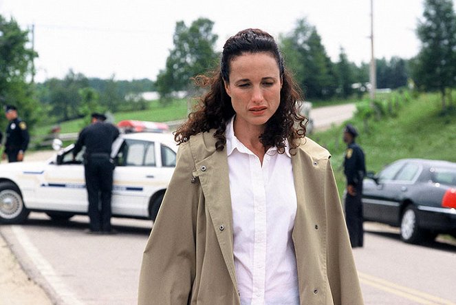 The Last Sign - Do filme - Andie MacDowell