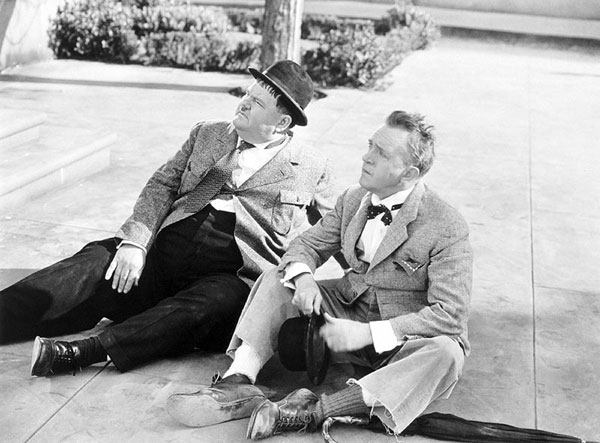 Čáry máry nebožtík - Z filmu - Oliver Hardy, Stan Laurel