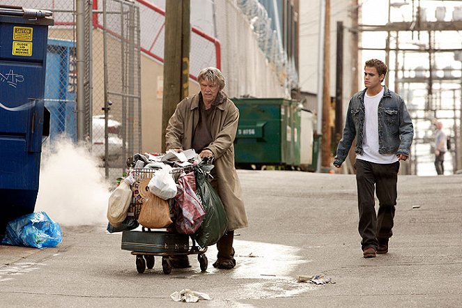 Fallen - Photos - Tom Skerritt, Paul Wesley