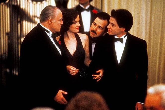 O Caloiro da Mafia - Do filme - Marlon Brando, Penelope Ann Miller, Bruno Kirby, Matthew Broderick