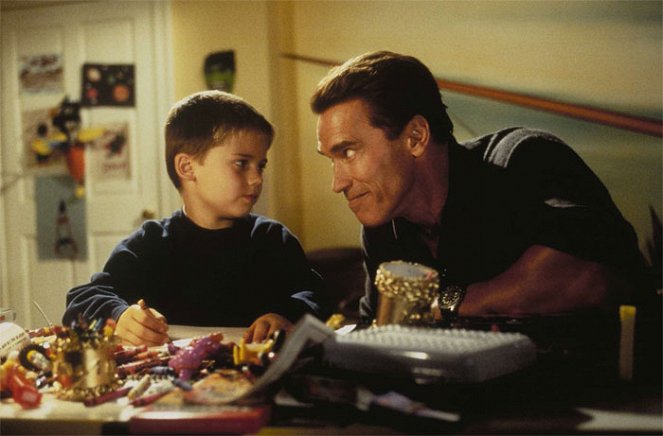 Un padre en apuros - De la película - Jake Lloyd, Arnold Schwarzenegger