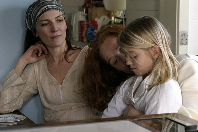 Bag det stille ydre - De la película - Andrea Vagn Jensen, Anne Birgitte Lind, Rebecca Løgstrup Soltau