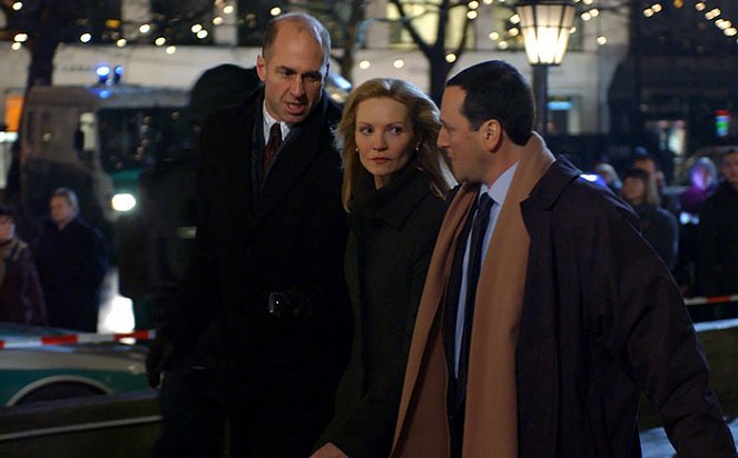 Die Bourne Verschwörung - Filmfotos - John Bedford Lloyd, Joan Allen, Tom Gallop