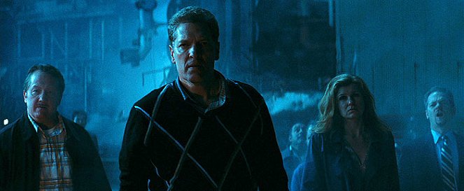 A Nightmare on Elm Street - Van film - Clancy Brown, Connie Britton