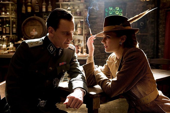 Inglourious Basterds - Filmfotos - Michael Fassbender, Diane Kruger