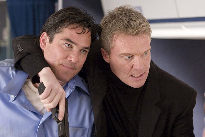 Final Approach - Filmfotos - Dean Cain, Anthony Michael Hall