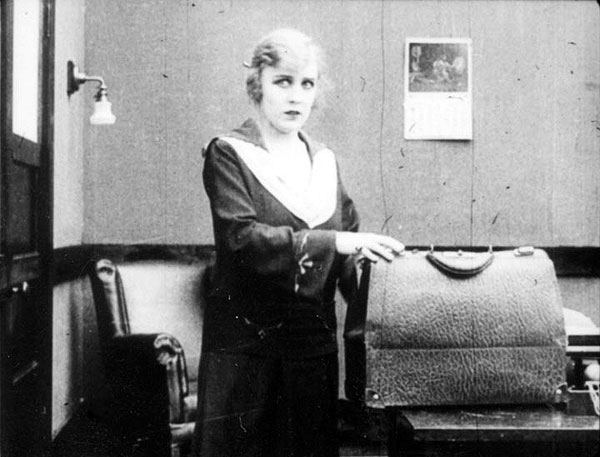 Chaplin obchodním příručím - Z filmu - Edna Purviance