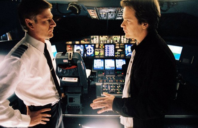 Flightplan - Pânico a Bordo - Do filme - Sean Bean, Peter Sarsgaard