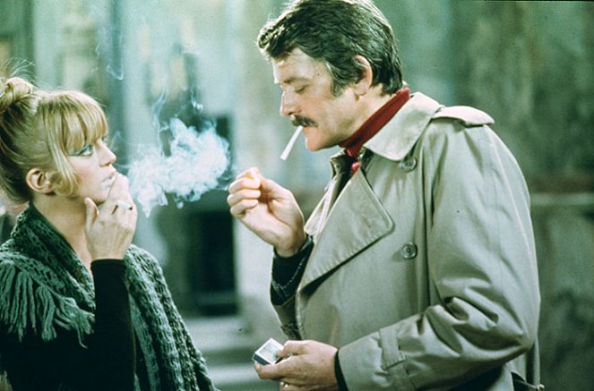 The Girl from Petrovka - Filmfotos - Goldie Hawn, Hal Holbrook