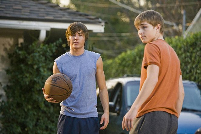 17 Again - Back To Highschool - Filmfotos - Zac Efron, Sterling Knight