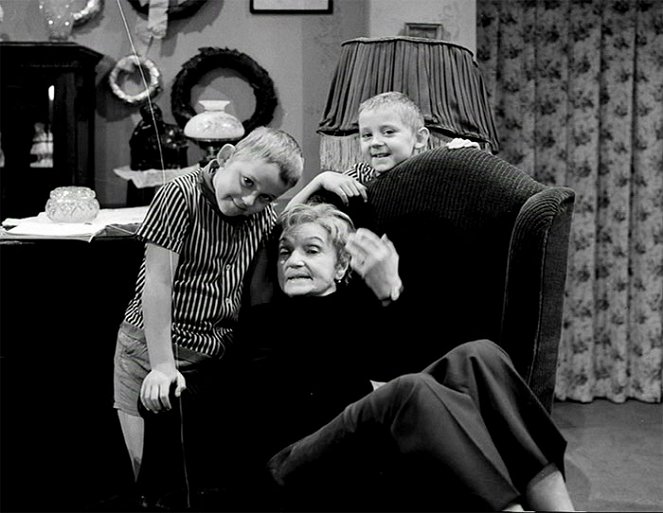 Taková normální rodinka - Filmfotos - Jiří Hybš, Marie Rosůlková, Václav Hybš