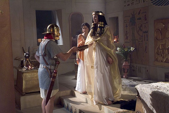 The Mysterious Death of Cleopatra - Kuvat elokuvasta