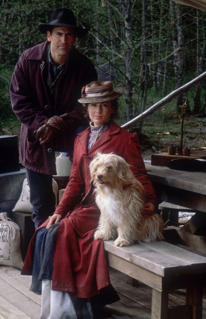 Goldrush: A Real Life Alaskan Adventure - Promokuvat - Bruce Campbell, Alyssa Milano