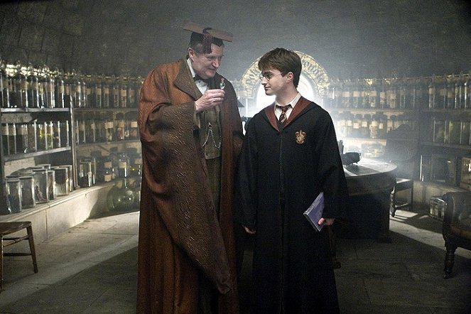 Harry Potter i Książę Półkrwi - Z filmu - Jim Broadbent, Daniel Radcliffe