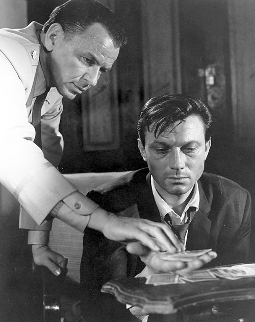 Un crime dans la tête - Film - Frank Sinatra, Laurence Harvey