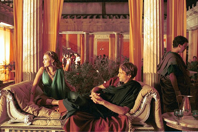 Augustus, el primer emperador - De la película - Martina Stella, Benjamin Sadler