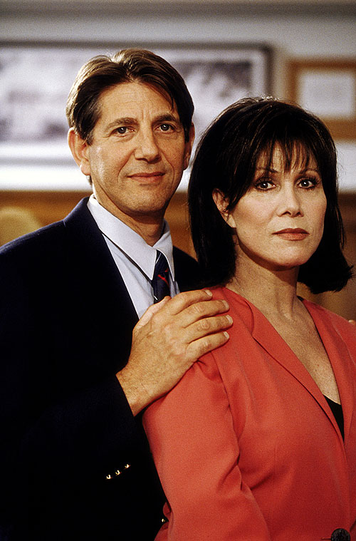 A Murder On Shadow Mountain - Do filme - Peter Coyote, Michele Lee