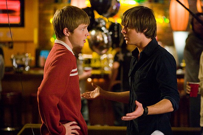 17 Again - Back To Highschool - Filmfotos - Sterling Knight, Zac Efron