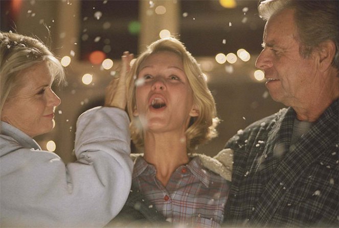 A Christmas Visitor - Photos - Meredith Baxter, Reagan Pasternak, William Devane