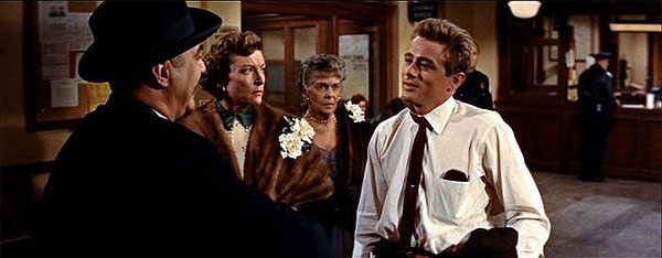 Rebel Without a Cause - Van film - Ann Doran, James Dean