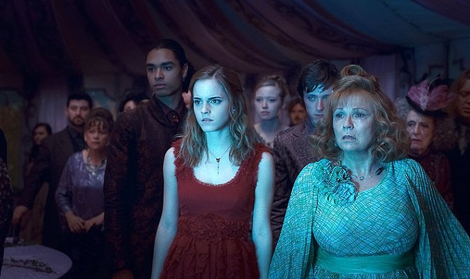 Harry Potter a Relikvie smrti - část 1 - Z filmu - Emma Watson, Julie Walters, Matyelok Gibbs