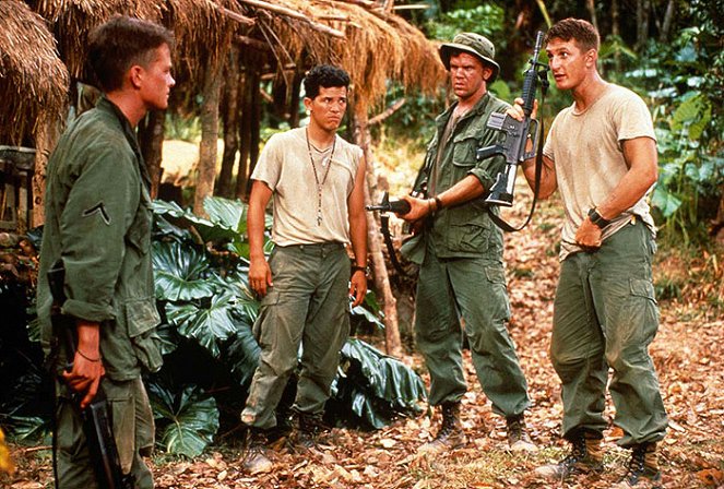 Die Verdammten des Krieges - Filmfotos - Michael J. Fox, John Leguizamo, John C. Reilly, Sean Penn