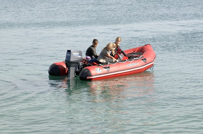 H2O - Plötzlich Meerjungfrau - Eine folgenschwere Bootstour - Filmfotos - Phoebe Tonkin, Cariba Heine, Claire Holt