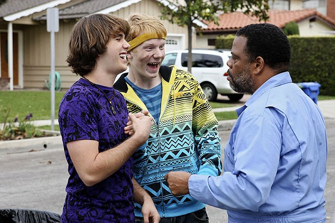 Zeke and Luther - Photos - Hutch Dano, Adam Hicks, Lawrence Mandley