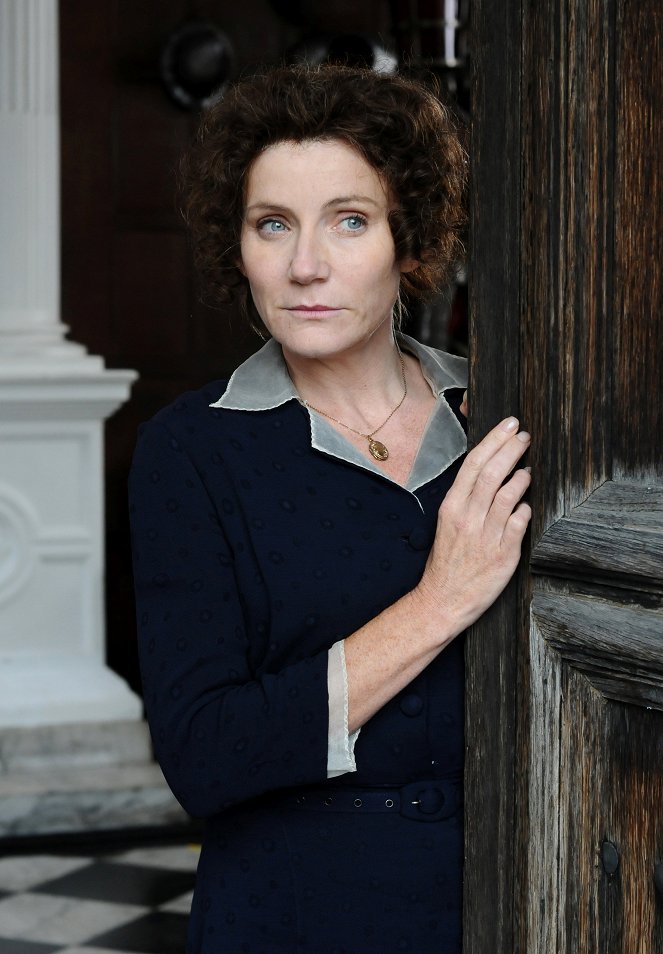 Agatha Christie's Marple - Season 5 - The Secret of Chimneys - Photos - Michelle Collins