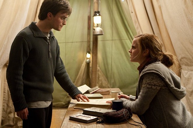 Harry Potter i Insygnia Śmierci: Część I - Z filmu - Daniel Radcliffe, Emma Watson