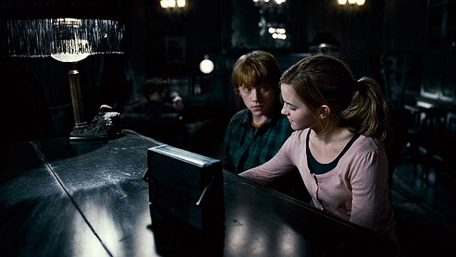Harry Potter ja kuoleman varjelukset, osa 1 - Kuvat elokuvasta - Rupert Grint, Emma Watson
