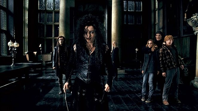 Harry Potter a Dary smrti - 1. - Z filmu - Nick Moran, Helena Bonham Carter, Emma Watson, Dave Legeno, Rupert Grint