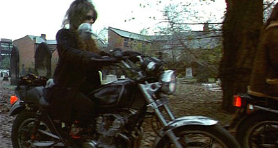Yo compré una moto vampiro - De la película