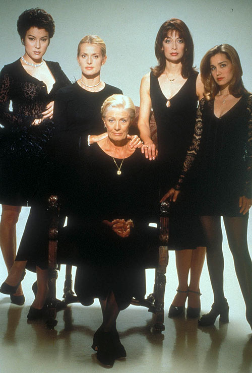 Nežná mafia - Z filmu - Jennifer Tilly, Nastassja Kinski, Vanessa Redgrave, Illeana Douglas, Gina Philips