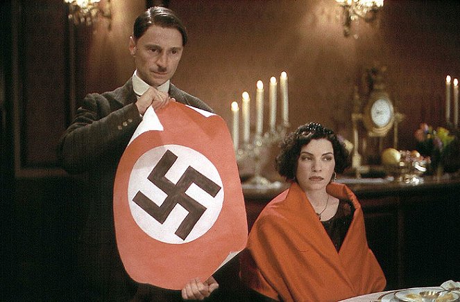 Hitler: El reinado del mal - De la película - Robert Carlyle, Julianna Margulies