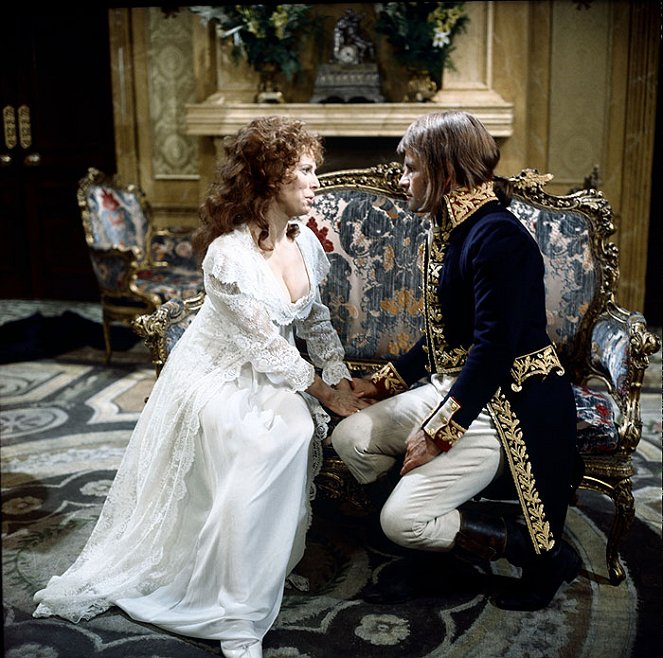 Napoleon and Love - Filmfotos - Billie Whitelaw, Ian Holm