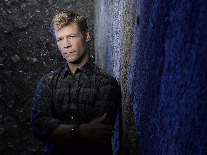 V - Promokuvat - Joel Gretsch