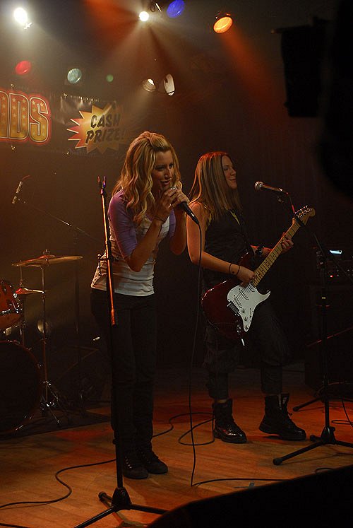 Picture This - Van film - Ashley Tisdale, Lauren Collins