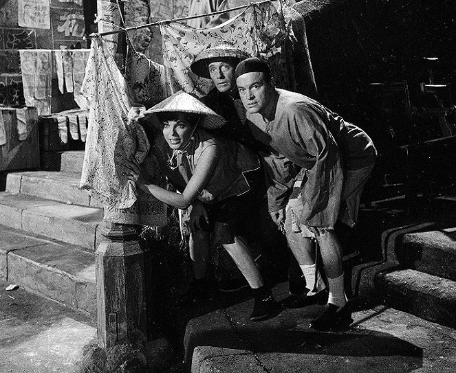 The Road to Hong Kong - Filmfotók - Joan Collins, Bing Crosby, Bob Hope