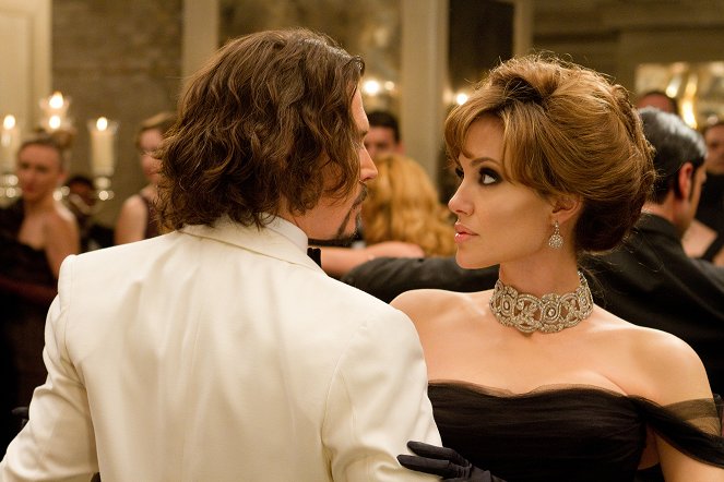Cizinec - Z filmu - Johnny Depp, Angelina Jolie