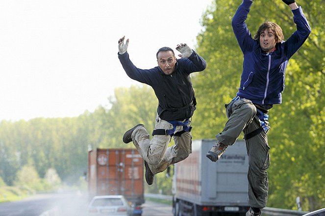 Alarm für Cobra 11 - Die Autobahnpolizei - Season 14 - Das Ende der Welt - Filmfotos - Erdogan Atalay, Tom Beck