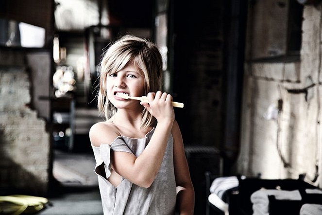 Kislány a küszöbön - Filmfotók - Emma Schweiger
