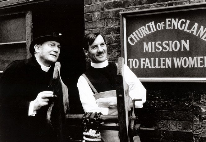 Der Missionar - Filmfotos - Denholm Elliott, Michael Palin
