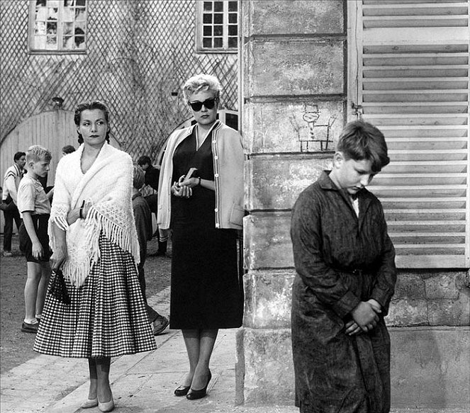 Diabolique - Filmfotos - Véra Clouzot, Simone Signoret, Yves-Marie Maurin