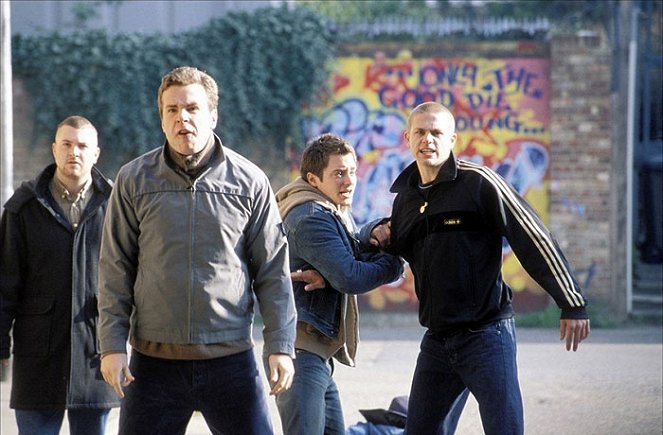 Hooligans - ¡Mantente en pie! - De la película - Rafe Spall, Elijah Wood, Charlie Hunnam
