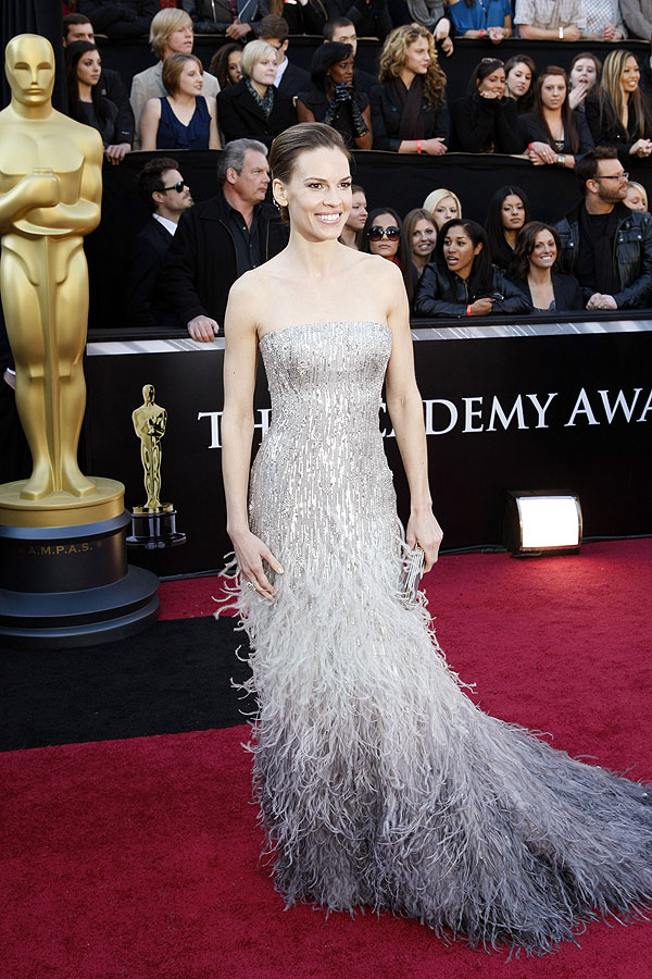 83. Annual Academy Awards - Z akcií - Red Carpet - Hilary Swank