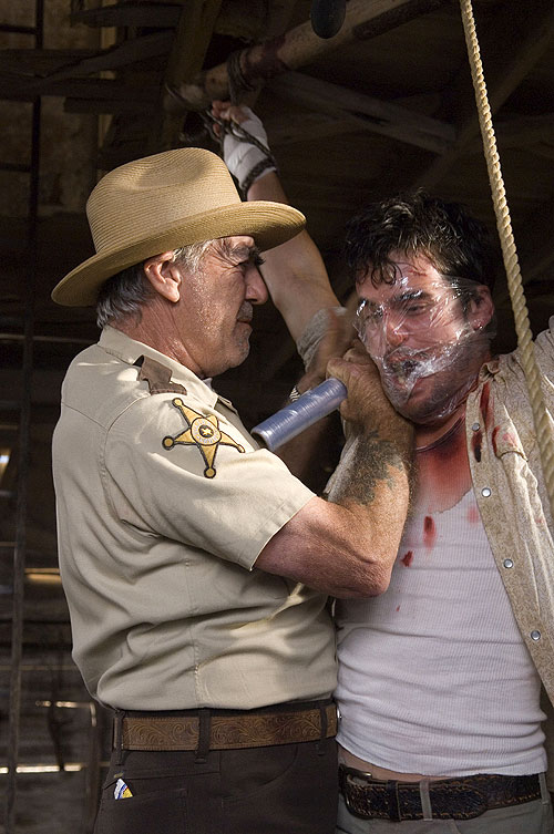 The Texas Chainsaw Massacre: The Beginning - Photos - R. Lee Ermey, Matt Bomer