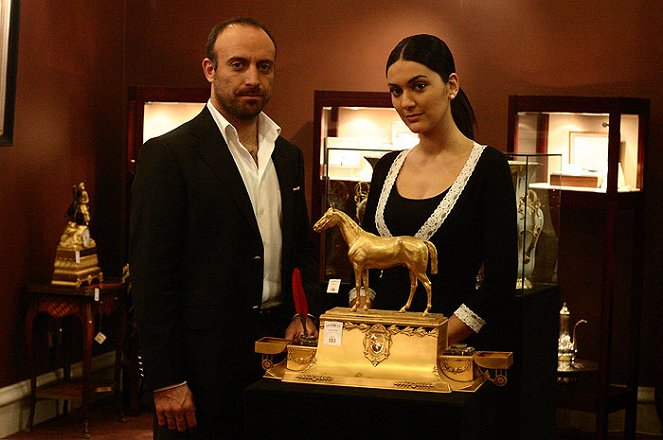 1001 Nights - Photos - Halit Ergenç, Bergüzar Korel