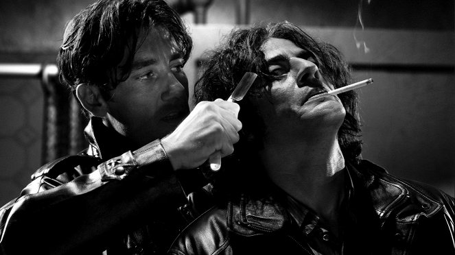 Sin City - mesto hriechu - Z filmu - Clive Owen, Benicio Del Toro
